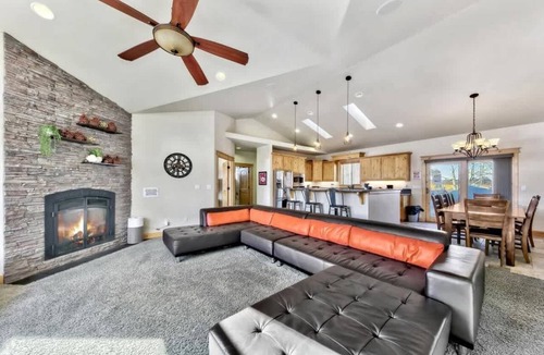 Mountain View Estates House | Tahoe Mountain Retreat: A/C, Hot Tub, Dog Friendly