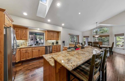 South Lake Tahoe House | Tahoe Trailside Lodge: Hot Tub, A/C, Walk-to-Trail