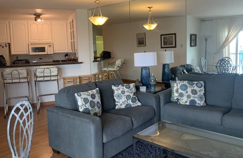 Hollywood Condo | Take Advantage of Our Spring Special! Book Now thru June and get a 15% discount!