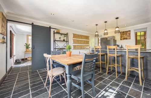 Stellenbosch Apartment | Take Time Out to relax and enjoy magical views in the Winelands!