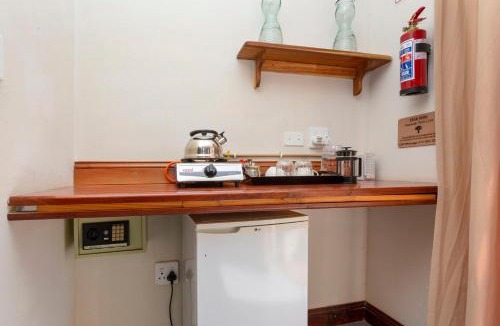 Madeteleli House | Teak Place Guest Rooms