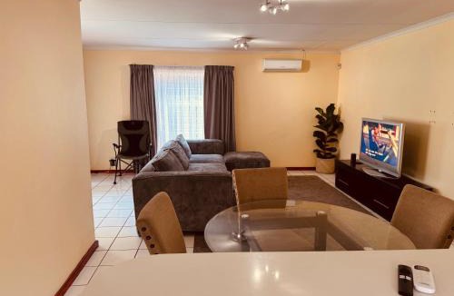 Die Hoewes House | Tendani Full-House