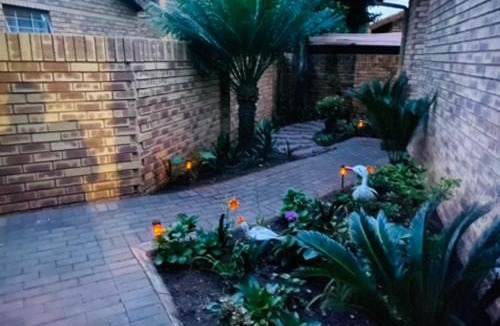 Die Hoewes House | Tendani Full-House