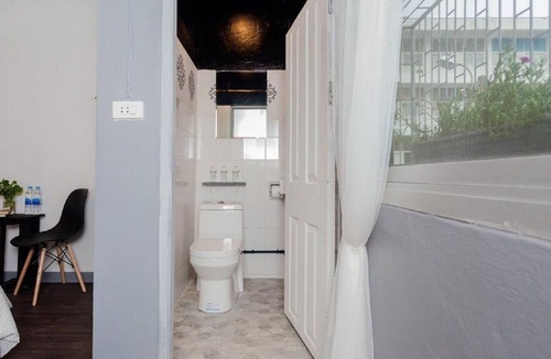 Wang Burapha Phirom Hotel | Double Room with good breakfast in BKK