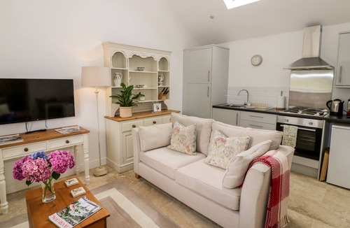 Hellidon Cottage | THE APPLE BARN, with a garden in Catesby