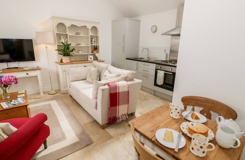 Hellidon Cottage | THE APPLE BARN, with a garden in Catesby