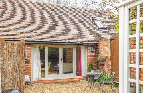 Tiddington House | THE BOLT HOLE, luxury holiday cottage, with a garden in Tiddington