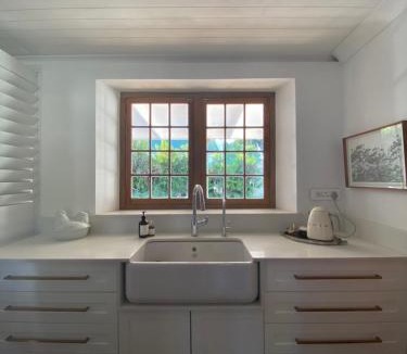 Tulbagh House | The Burrow