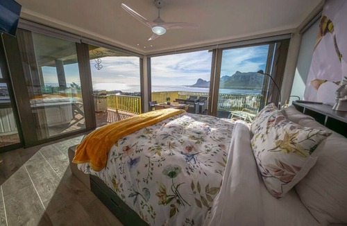 Pringle Bay Cabin | The Butterfly Villa - Both Suites Together