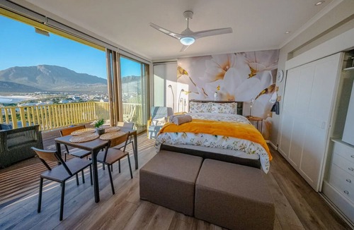 Pringle Bay Cabin | The Butterfly Villa - Both Suites Together