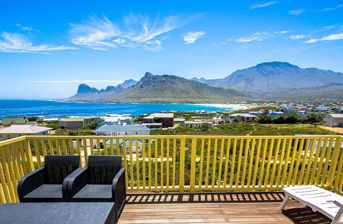 Pringle Bay Apartment | The Butterfly Villa - Glass Suite: Unique apartment with ocean & mountain views
