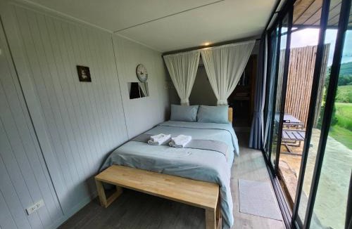 Khlong Muang Cabin | the cabin hulk เขาใหญ่