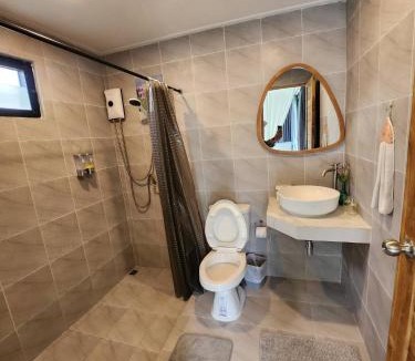 Khlong Muang Cabin | the cabin hulk เขาใหญ่