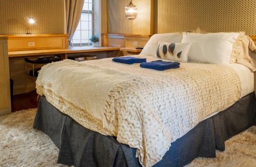 Central Hostel | The Cambie Hostel Seymour