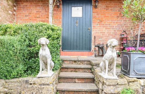 Stretton on Fosse Cottage | THE CHEESE ROOM, pet friendly, with a garden in Stretton-On-Fosse