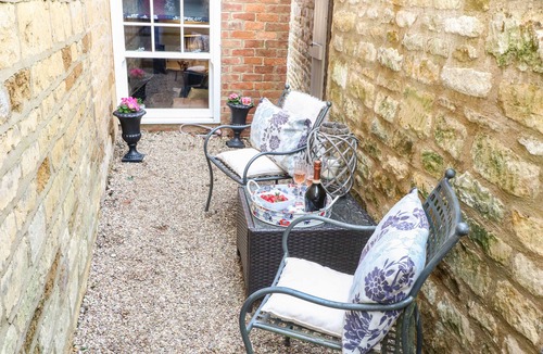 Stretton on Fosse Cottage | THE CHEESE ROOM, pet friendly, with a garden in Stretton-On-Fosse