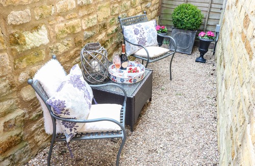 Stretton on Fosse Cottage | THE CHEESE ROOM, pet friendly, with a garden in Stretton-On-Fosse
