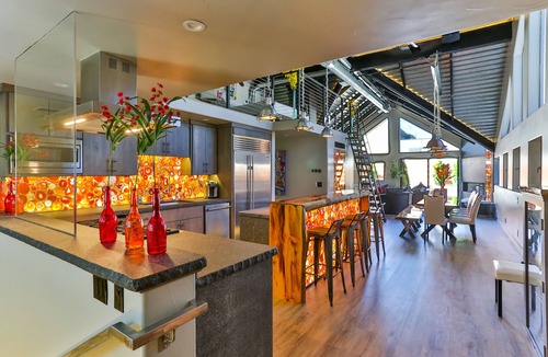 Stateline Villa | "THE" Condo/16p+/5 min to lake/Private Rooftop/Stunning Views/VIP location
