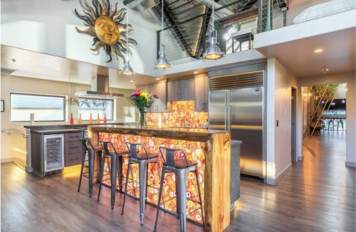 Stateline Villa | "THE" Condo/16p+/5 min to lake/Private Rooftop/Stunning Views/VIP location