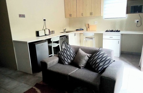Constantia Kloof Apartment | The Corner Nest at Constantia Kloof with backup Wi-Fi