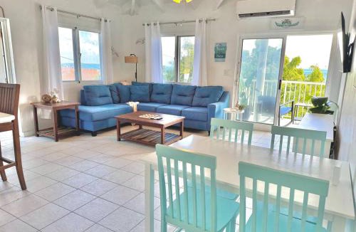 Green Cay House | The Cottage at Green Cay - Walk to the Beach - King Bed - Full AC