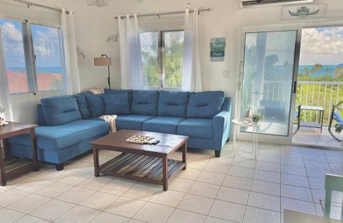 Green Cay House | The Cottage at Green Cay - Walk to the Beach - King Bed - Full AC