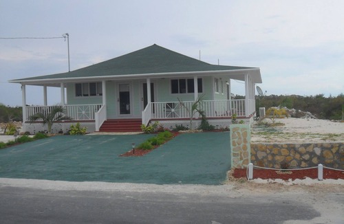 Great Exuma Cottage | The Cozy Cottage comes 10% discount at TwinConnection Floating Bar.