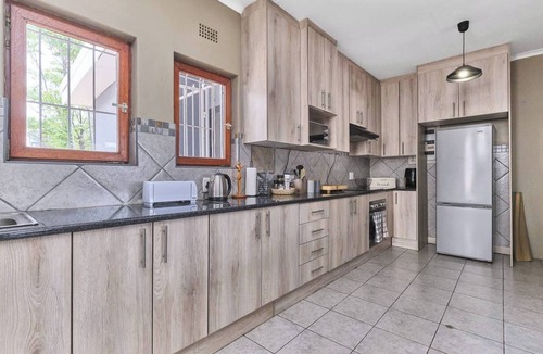 Greater Johannesburg Metropolitan Area Apartment | The Cozy Three Bedroom Home with back up water