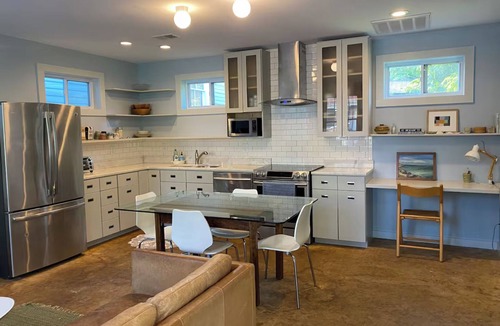 Westside House | The D'Alhana~1BR entire guesthouse in downtown Charleston