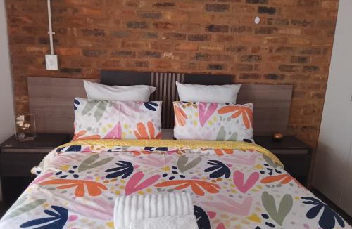 Downtown Johannesburg Bed & Breakfast | The Essence - Unit 255