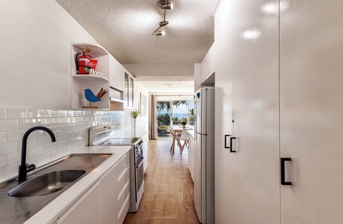 Sunrise Beach Apartment | THE GRASSY KNOLL Panoramic Beach Apartment - Sunrise Beach
