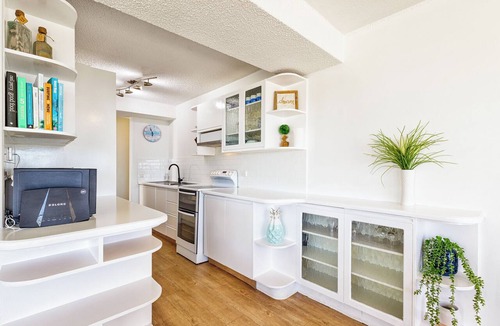 Sunrise Beach Apartment | THE GRASSY KNOLL Panoramic Beach Apartment - Sunrise Beach
