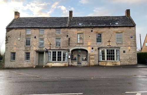 Halford Bed & Breakfast | The Halford Bridge Inn