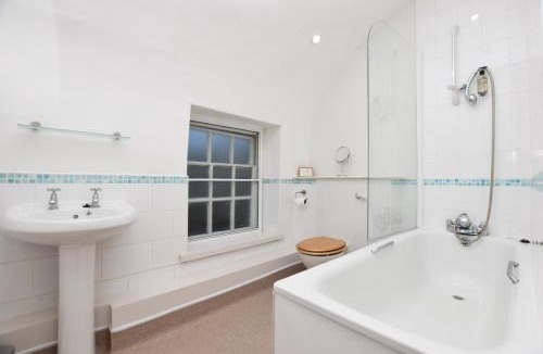 Halford Bed & Breakfast | The Halford Bridge Inn