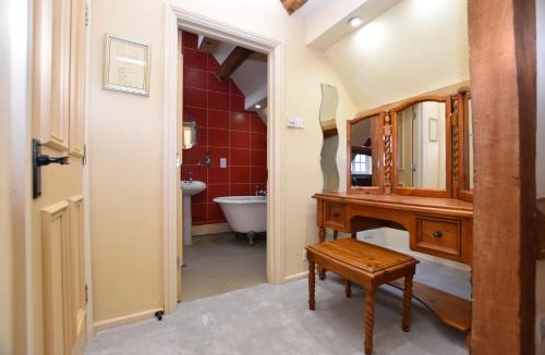 Halford Bed & Breakfast | The Halford Bridge Inn