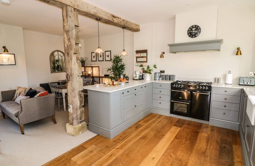 Armscote Cottage | THE HYDE, family friendly, luxury holiday cottage in Newbold On Stour