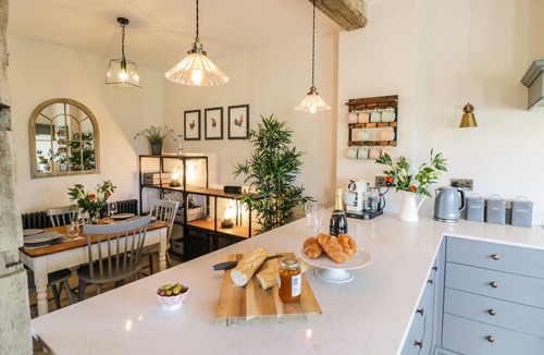 Armscote Cottage | THE HYDE, family friendly, luxury holiday cottage in Newbold On Stour