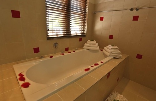 Stellenbosch House | The Lodge L'Avenir