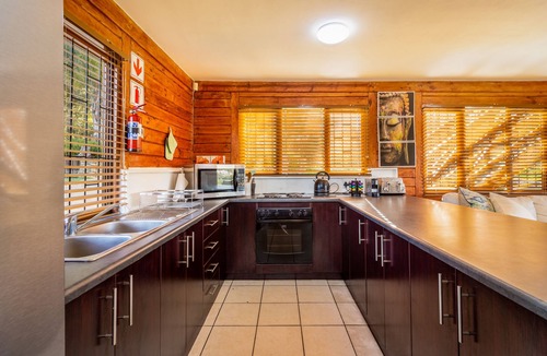 Stellenbosch House | The Log Collective
