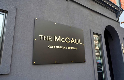 Grange Park Apartment | The McCaul | Newly Designed Group Suite Near MAJOR INTERNATIONAL SPORTING EVENT