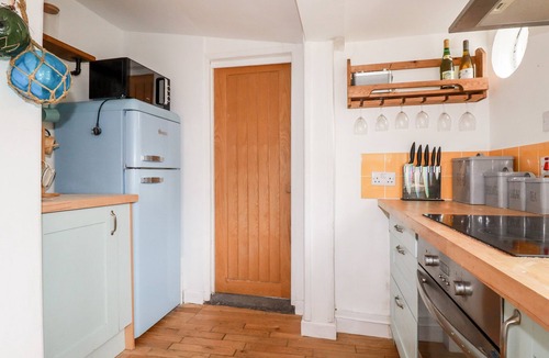 Gorran Haven Cottage | THE MOONBEACH CABIN, pet friendly, with a garden in Gorran Haven