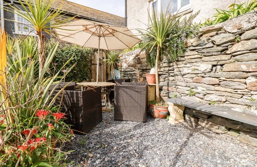 Gorran Haven Cottage | THE MOONBEACH CABIN, pet friendly, with a garden in Gorran Haven