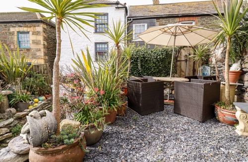 Gorran Haven Cottage | THE MOONBEACH CABIN, pet friendly, with a garden in Gorran Haven