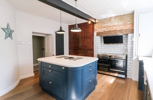 Hook Norton Cottage | THE OLD BAKERY, family friendly, with a garden in Hook Norton
