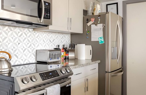 Gastown Condo | The Pond - The Full Package