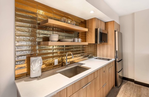 Connecticut Ave - K Street Hotel | The Quincy, an Ascend Collection Hotel