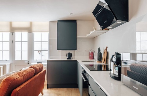 Vincent Square Apartment | The Regency by Nestor