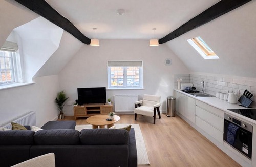 City Centre Apartment | The Roost - 2BR Apartment, Heart of Town, Sleeps 5