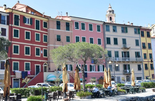 Fezzano Apartment | THE SEA IN FRONT. FREE parking.