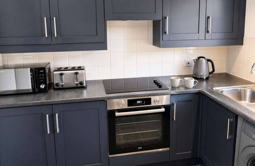 Saintbury Cottage | The Shakespeare Lodge - Sleeps up to 12 - Large HOT TUB